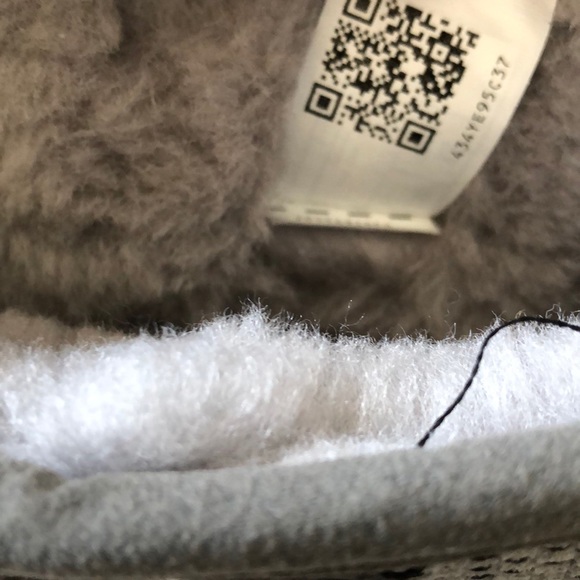 Ugg Australia short woven suede boots size 8 EUC - Picture 9 of 15